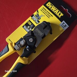 DEWALT Black and Yellow Manual Cutting Pliers